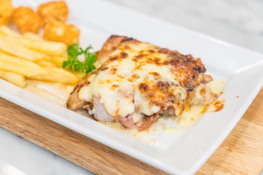 tavuk ve domuz eti biftek