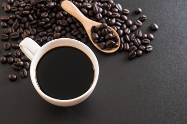 Kahve fincanı ve fasulye