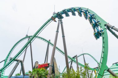 Osaka, Japonya - 21 Kasım 2016: Roller coaster Universal Studios