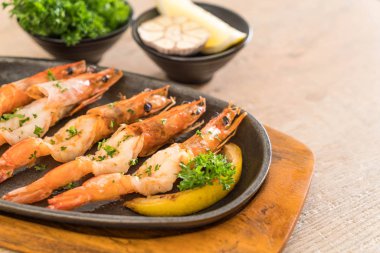 gebakken garnalen met knoflook 