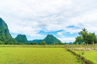  Vang Vieng alanlarda eski ev