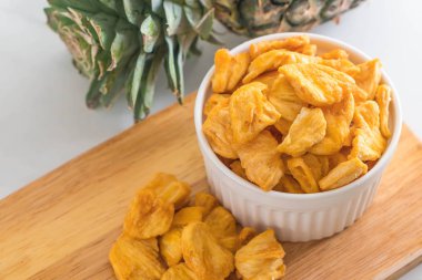 kurutulmuş ananas gevrek cipsi