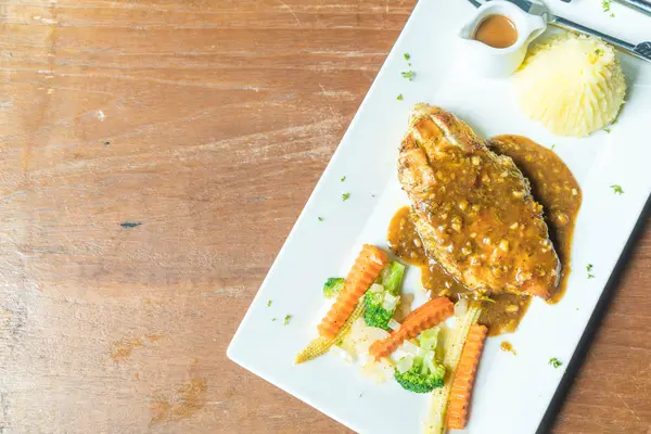 tavuk biftek patates püresi ile