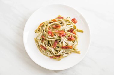 ıspanak fettuccini makarna pastırma ile