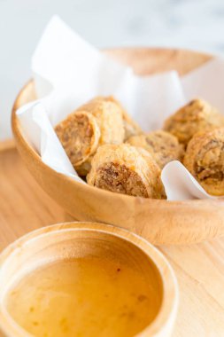 Derin kızarmış Yengeç rulo