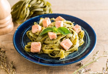 ıspanak fettuccine somon ile