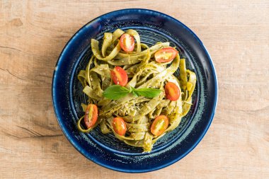 ıspanak fettuccine domates ile