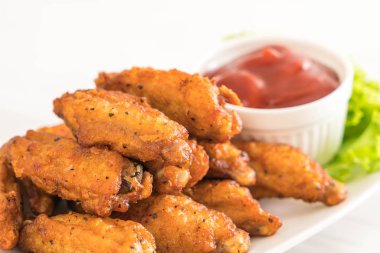 Kızarmış tavuk kanadı.