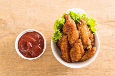 Kızarmış tavuk kanadı.