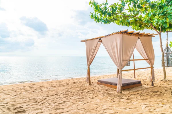 Sahilde güzel pavilion