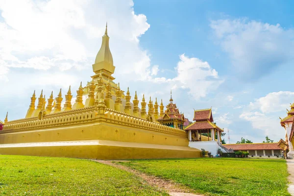 Bella architettura a Pha That Luang, Vientiane, Laos . — Foto Stock