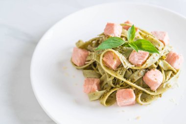 ıspanak fettuccine somon ile