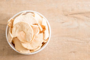 Kurutulmuş elma cips