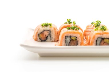 ızgara somon suşi roll - Japon gıda tarzı