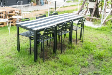 boş açık veranda sandalye