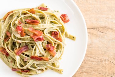 ıspanak fettuccini makarna pastırma ile