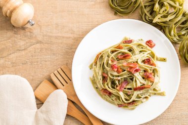 ıspanak fettuccini makarna pastırma ile