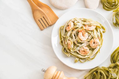 Karidesli ıspanak fettuccini makarna