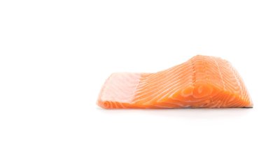 Beyaz üzerine taze somon