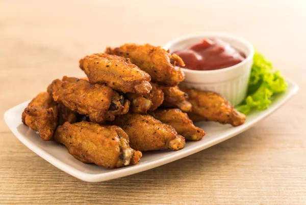 Kızarmış tavuk kanadı.