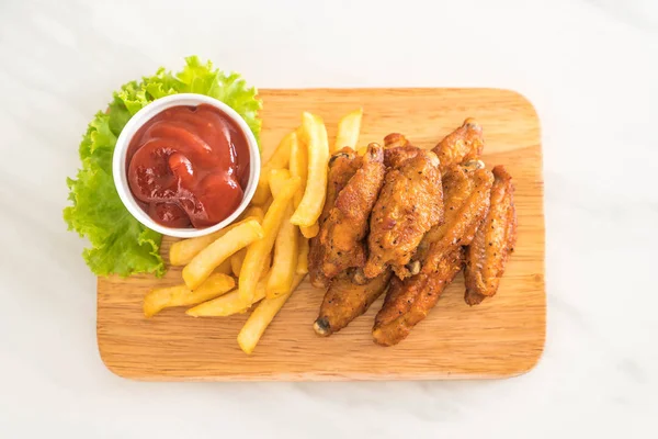 Kızarmış tavuk kanadı.