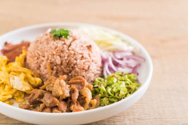 Pirinç ve karides ezmesi.