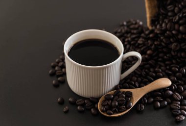 Kahve fincanı ve fasulye