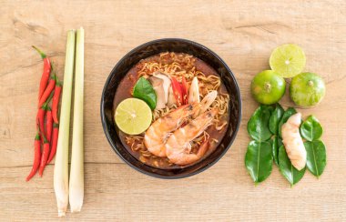 Karidesli baharatlı hazır şehriye çorbası.