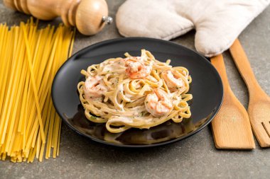 karides ile Fettuccini makarna