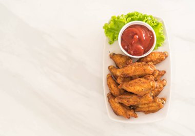 Kızarmış tavuk kanadı.