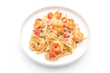 Karides ve domatesli spagetti. 