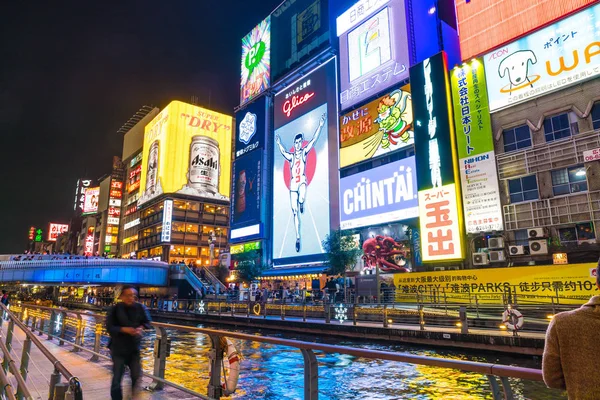 Osaka, Japán - Nov 19 2016: Csoport az emberek gyalog, hogy ka — Stock Fotó