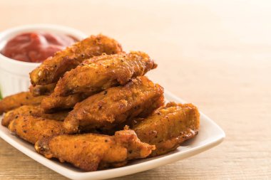 Kızarmış tavuk kanadı.