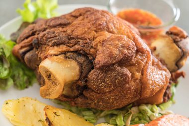 Gevrek domuz knuckle veya Alman domuz Hocks