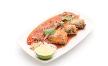 domates soslu baharatlı uskumru salatası