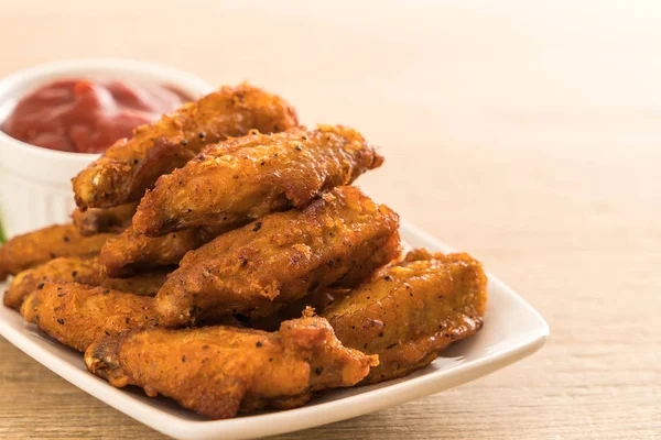 Kızarmış tavuk kanadı.