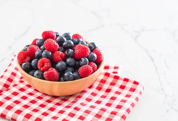 taze yaban mersini ve rasberry 