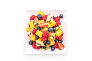 karışık taze meyve (çilek, ahududu, yaban mersini, kivi, mang