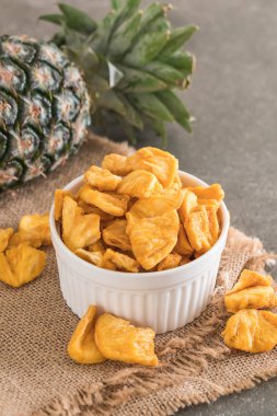 kurutulmuş ananas gevrek cipsi