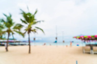 güzel hurma şemsiye ve deniz sandalyeye ile bulanıklık ve 