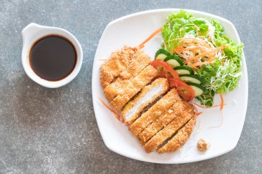 sebze soslu kızarmış pirzola domuz eti