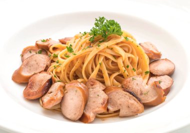 Sosisli spagetti. 