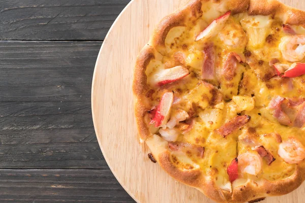 Ev yapımı hawaiian deniz ürünleri pizza
