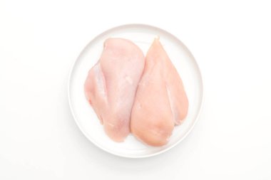 Taze çiğ tavuk filetosu.