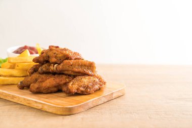 Kızarmış tavuk kanadı.