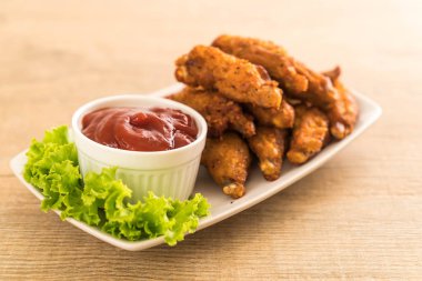 Kızarmış tavuk kanadı.