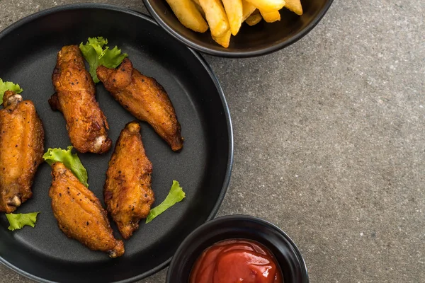 Kızarmış tavuk kanadı.