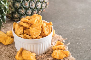 kurutulmuş ananas gevrek cipsi