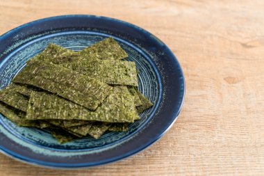 plaka üzerinde kurutulmuş yosun