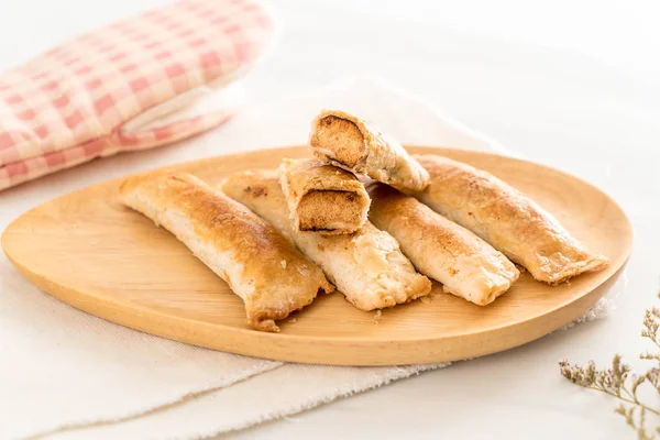 turta kurutulmuş rendelenmiş domuz ile sopa